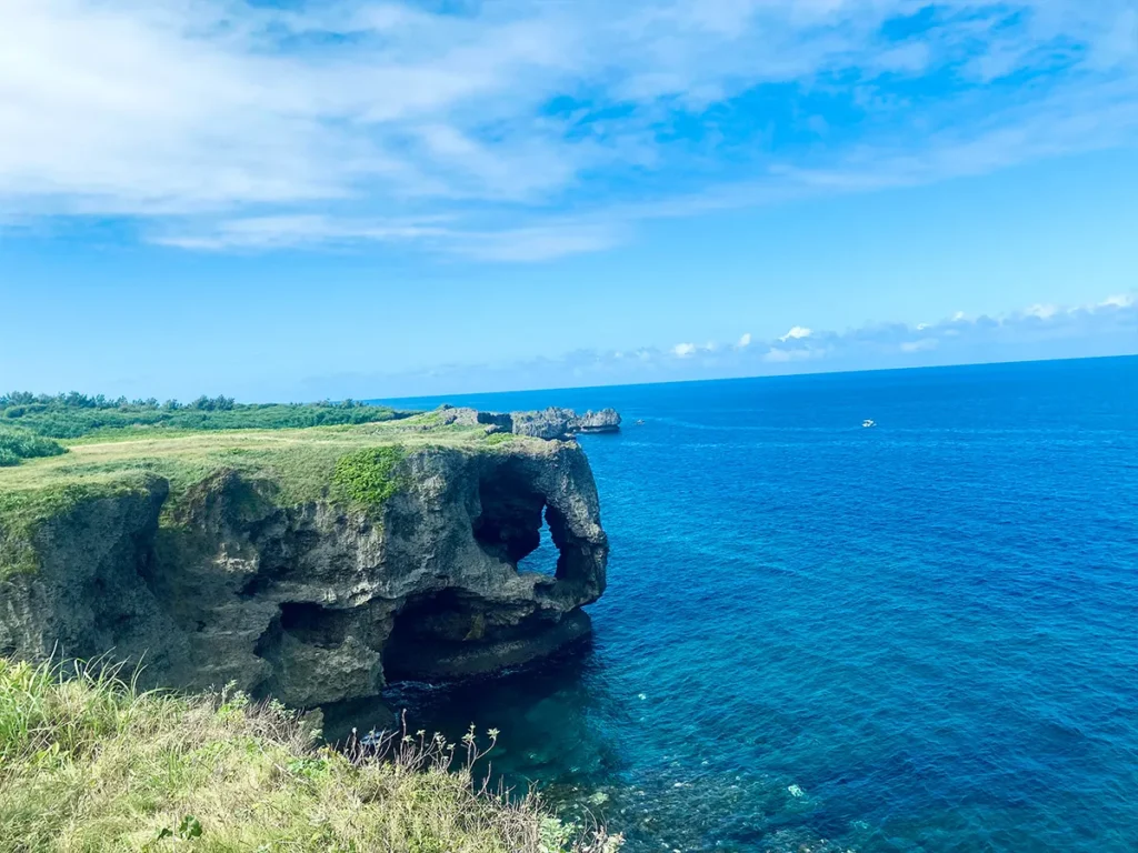 天然岩岸海景-萬座毛(マンザモ)